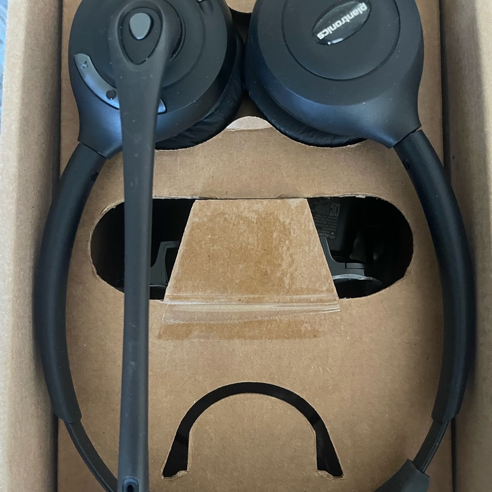 PLANTRONICS CS520 Binaural Wireless Headset System - Picture 7 of 7